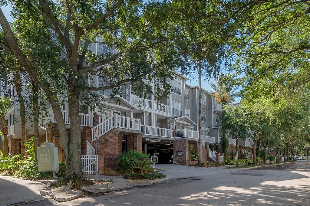 2 bed, 2.0 bath, 938 sqft, $3,200 — Photo 1