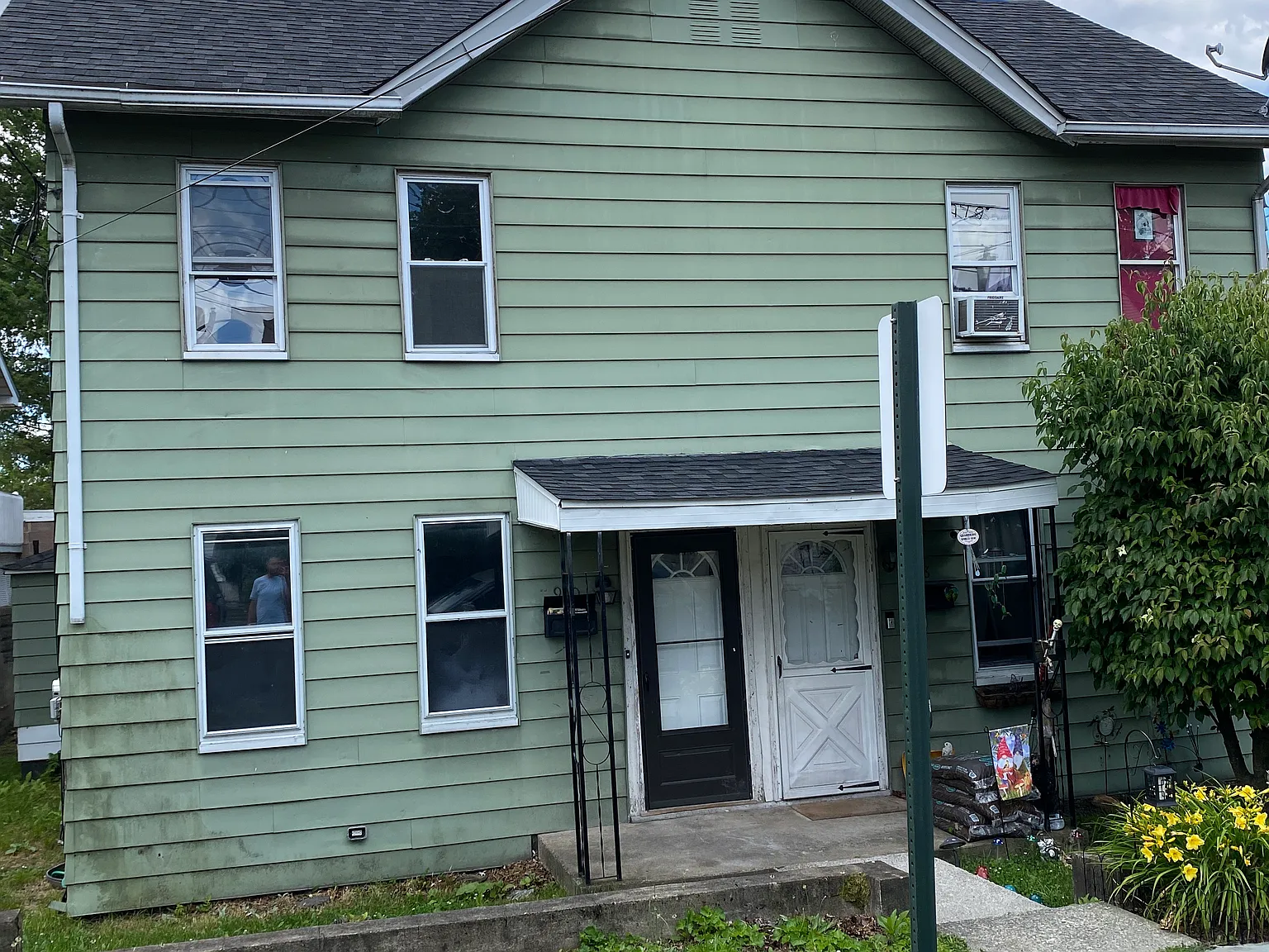 3 bed, 1450 sqft, $1,295 — Photo 1