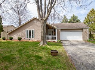 144 Tammy Ln, Somonauk, IL 60552