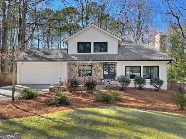 2415 Roxburgh Dr, Roswell, GA 30076