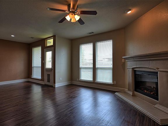 4th image of 1128 Emerson Dr