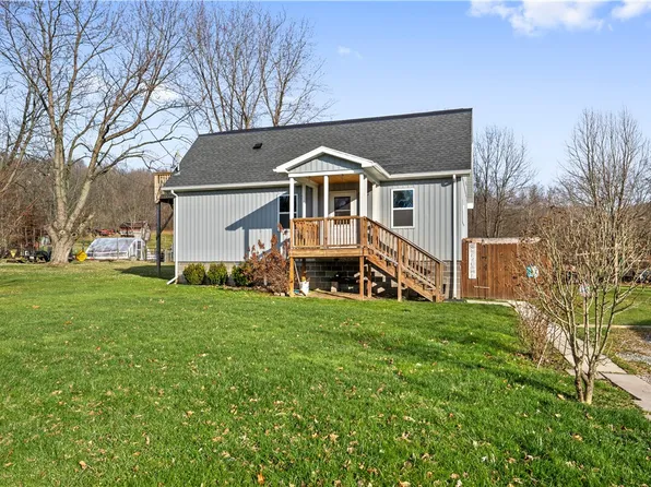 421 Breakiron Rd, Connellsville, PA 15425