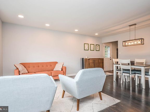 4th image of 5104 Oakglen Dr