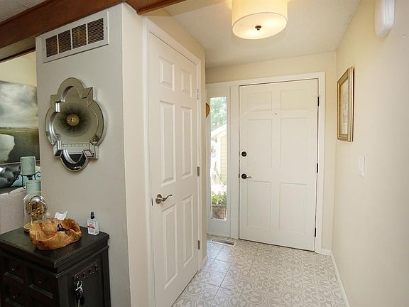 3rd image of 11817 Vaukvalley Ln