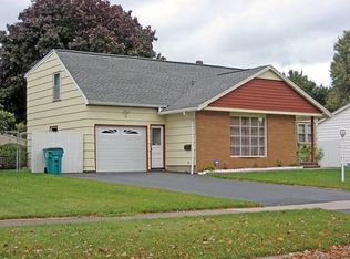 18 Landau Dr, Rochester, NY 14606