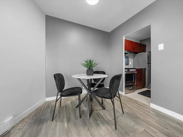 1160 Merivale Rd — Photo 16