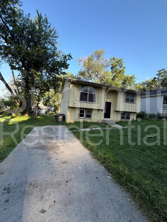 4 bed, 1.0 bath, 1526 sqft, $1,595 — Photo 1
