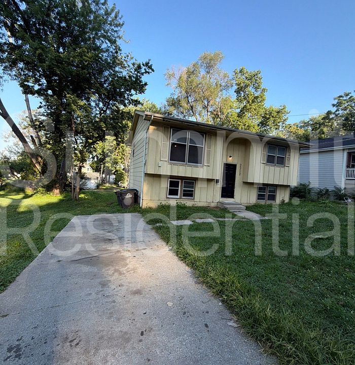 1st image of 2902 1st St