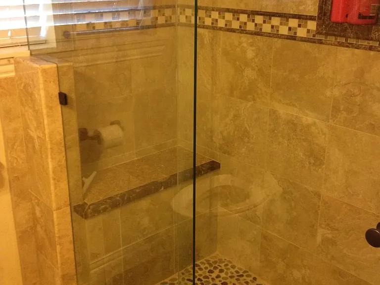 WONDERFUL Hall Bathroom shared by 2 bedrooms