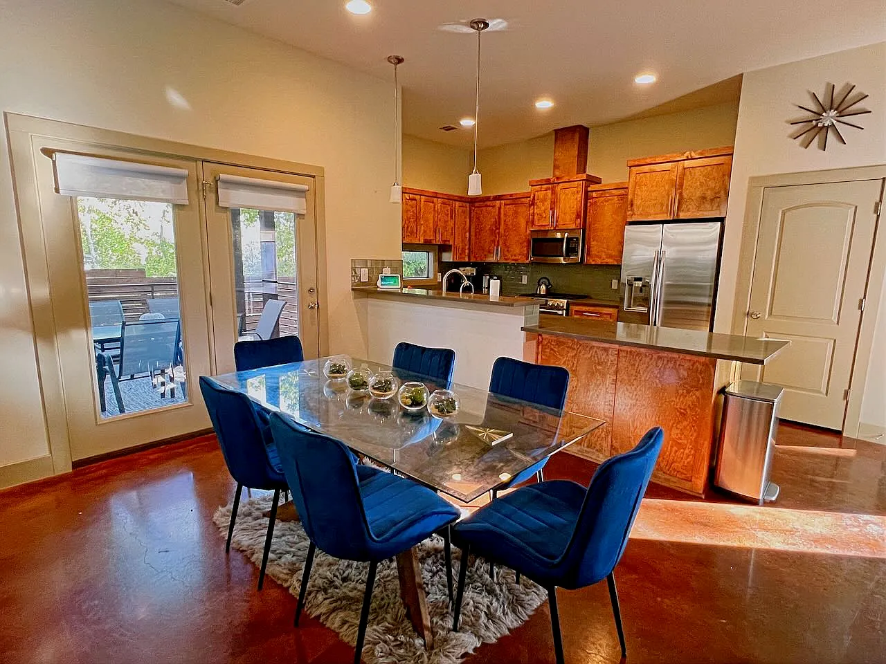 3 bed, 2.5 bath, 2079 sqft, $5,000 — Photo 3