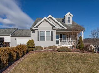 4854 Coatbridge Ln, Walnutport, PA 18088