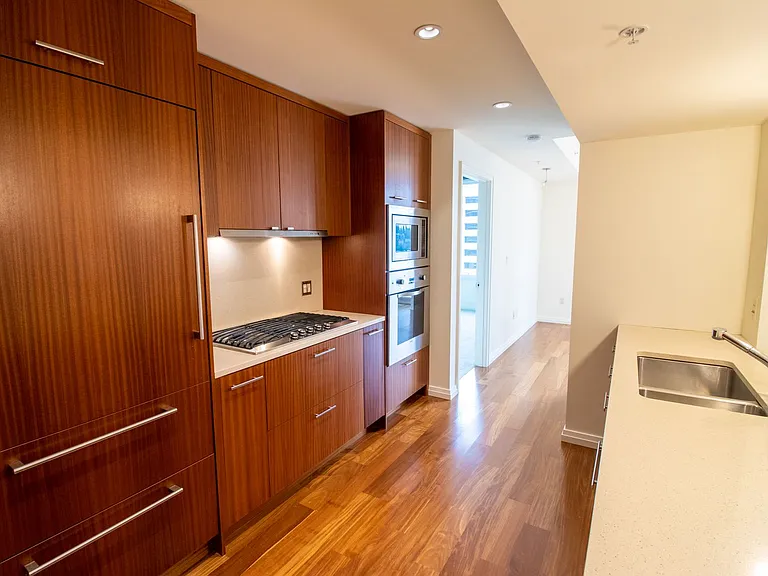 500 106th Ave NE #913 — Photo 4