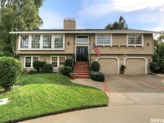 2nd image of 3827 Hillgrove Way
