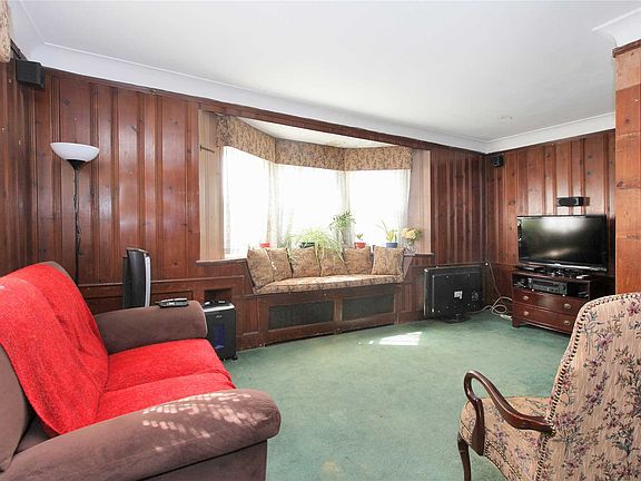 2nd image of 21728 Hempstead Ave