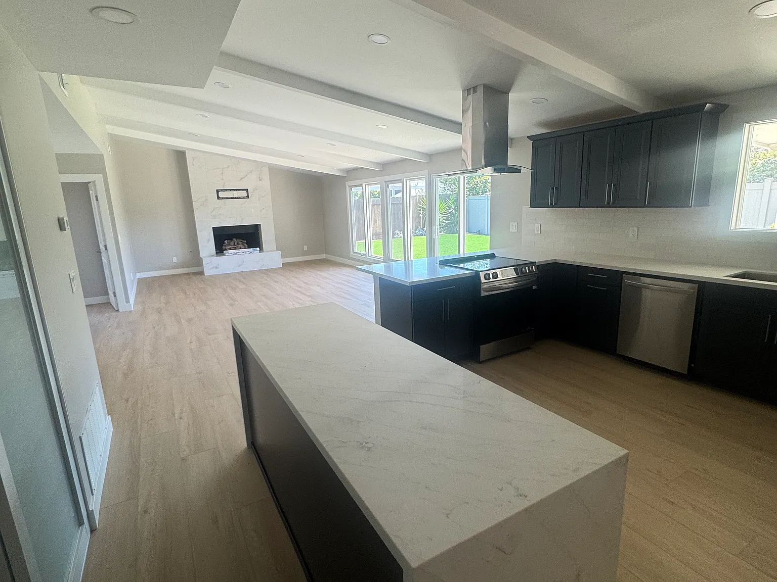3 bed, 1450 sqft, $6,200 — Photo 3