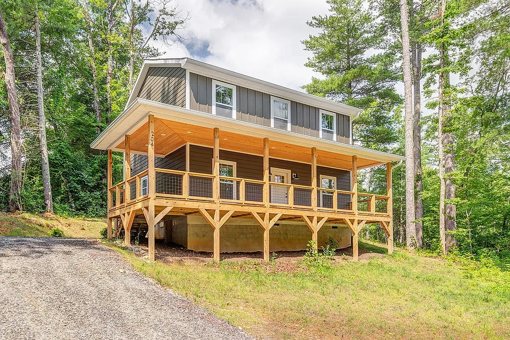 204 Cascade Ridge Road — Photo 1