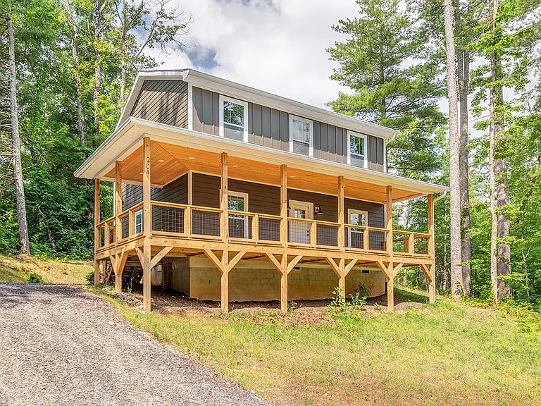 204 Cascade Ridge Rd — Photo 1