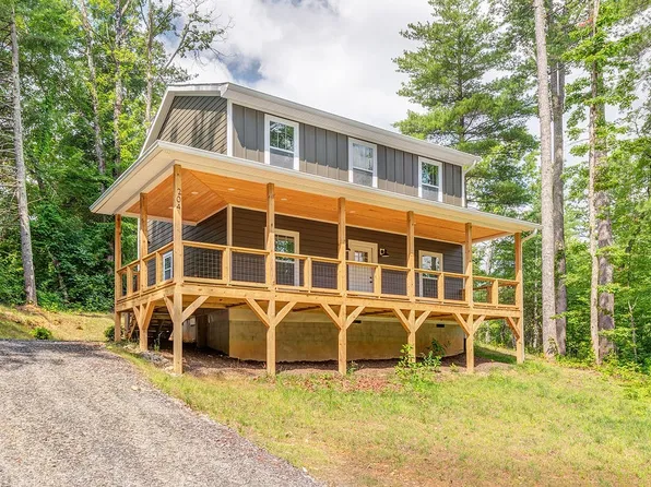 204 Cascade Ridge Rd, Fairview, NC 28730