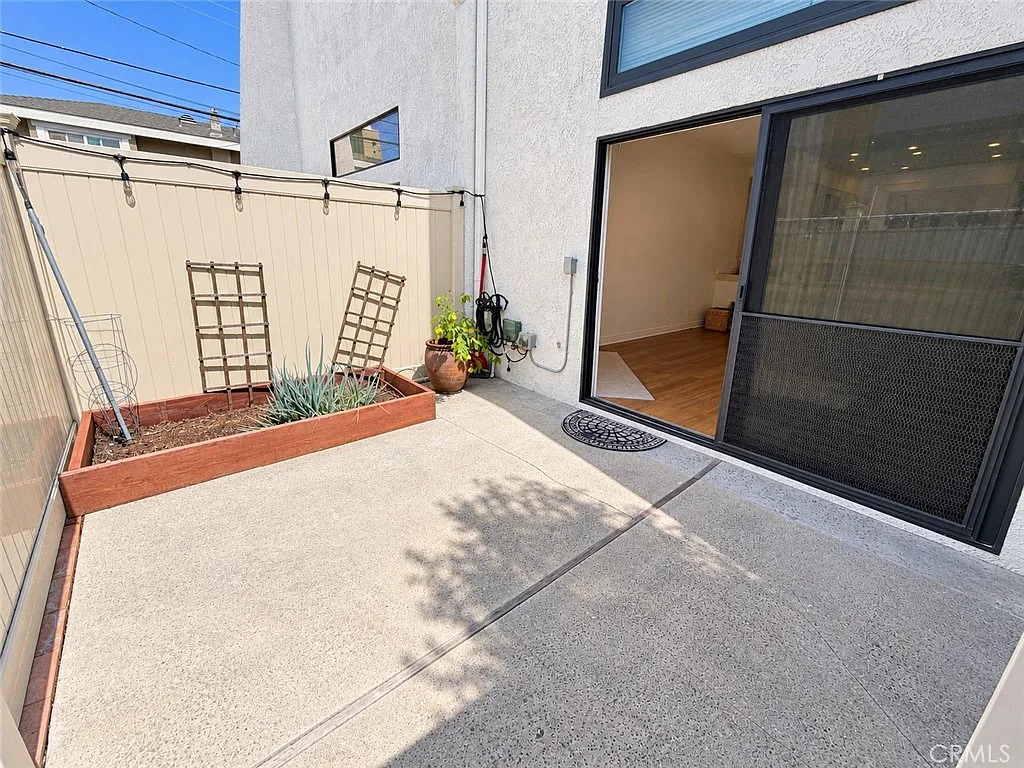 2 bed, 1295 sqft, $3,999 — Photo 2