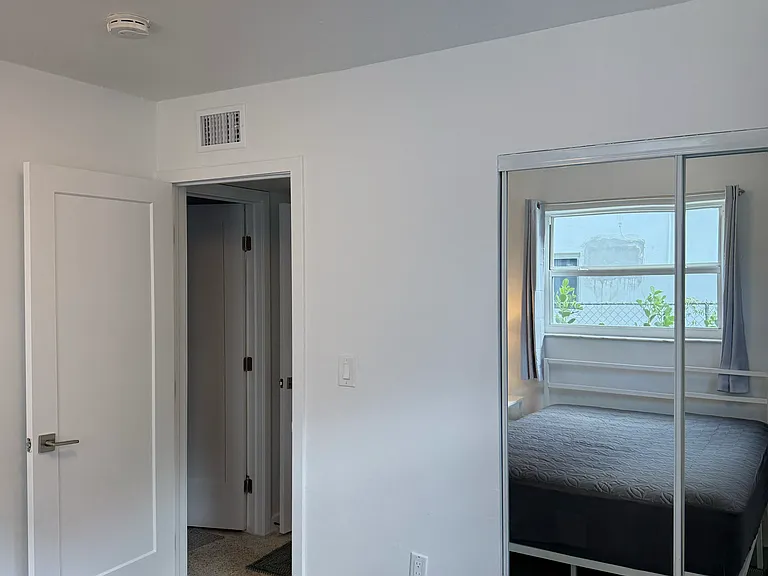 421 SW 9th St #1 — Photo 2