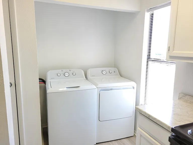 2520 E 7th St #D — Photo 7