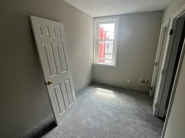 2062 Bridge St — Photo 13