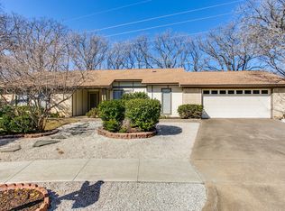 2923 Spring Oaks Ct, Bedford, TX 76021