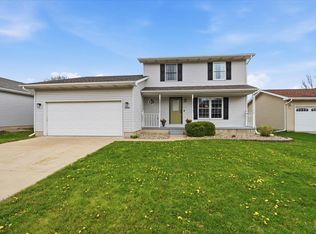 2820 Rutherford Dr, Bloomington, IL 61705