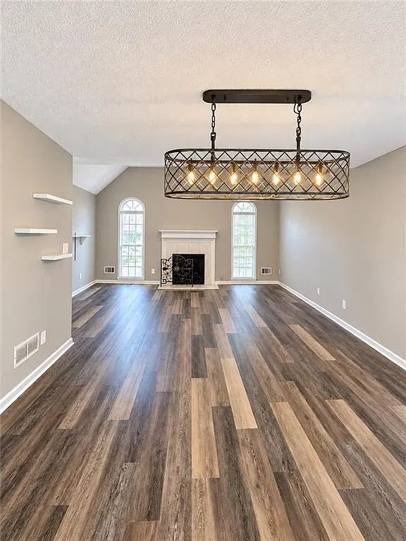 3 bed, 2.5 bath, 1692 sqft, $2,600 — Photo 4