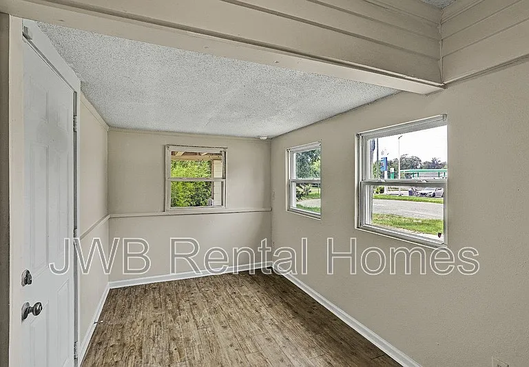7823 Paul Jones Dr — Photo 6