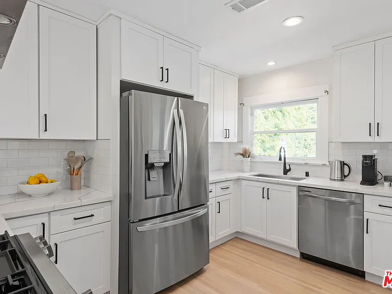 1224 N Ogden Dr — Photo 20