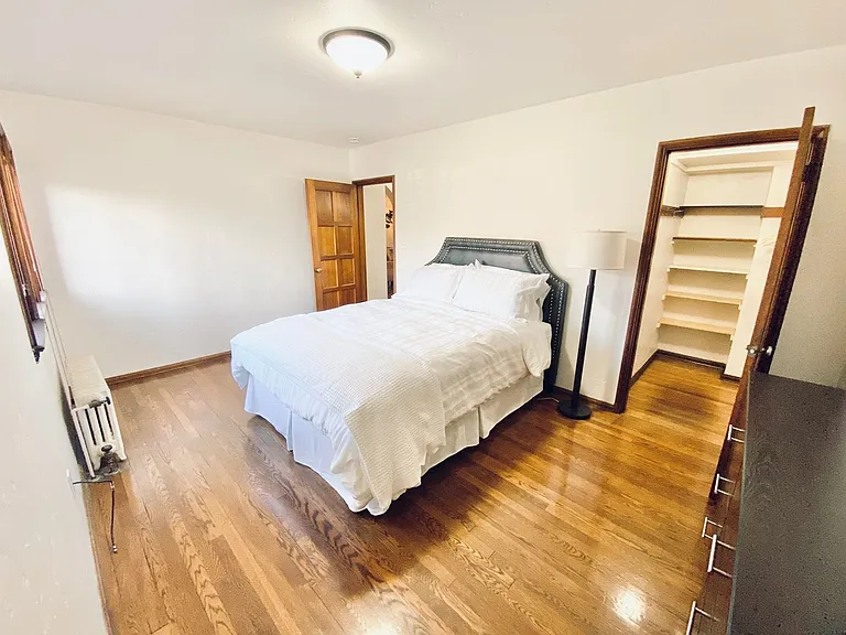 Ten-O-Five Anhalt Apartments — Photo 12