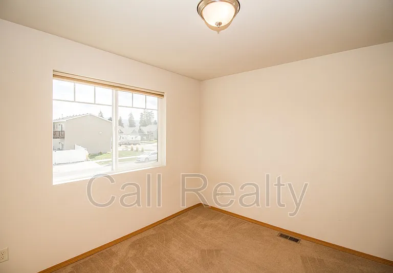2105 N Eden St — Photo 6