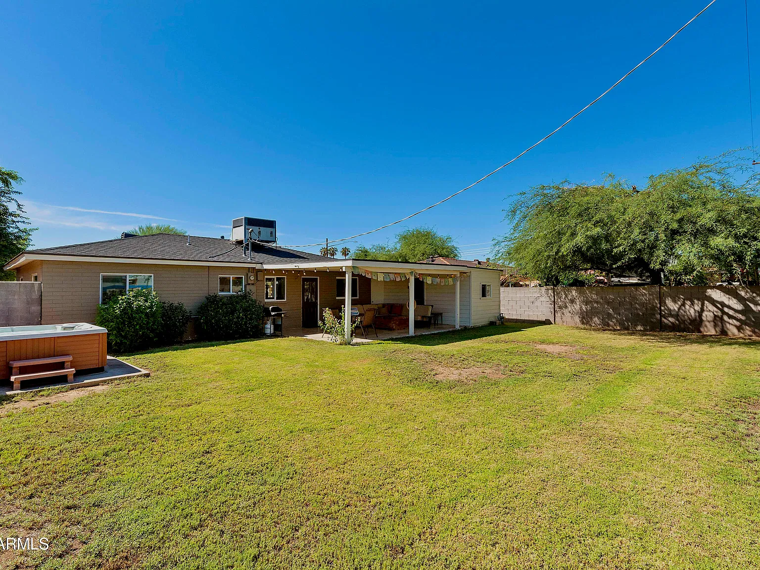 3 bed, 1.0 bath, 1070 sqft, $2,200 — Photo 2