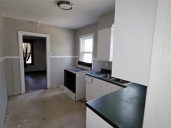 5th image of 5460 Janet Ave