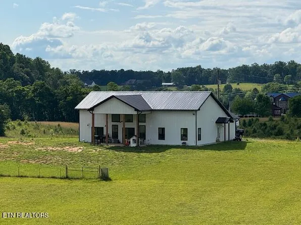 174 County Line Rd, Dandridge, TN 37725