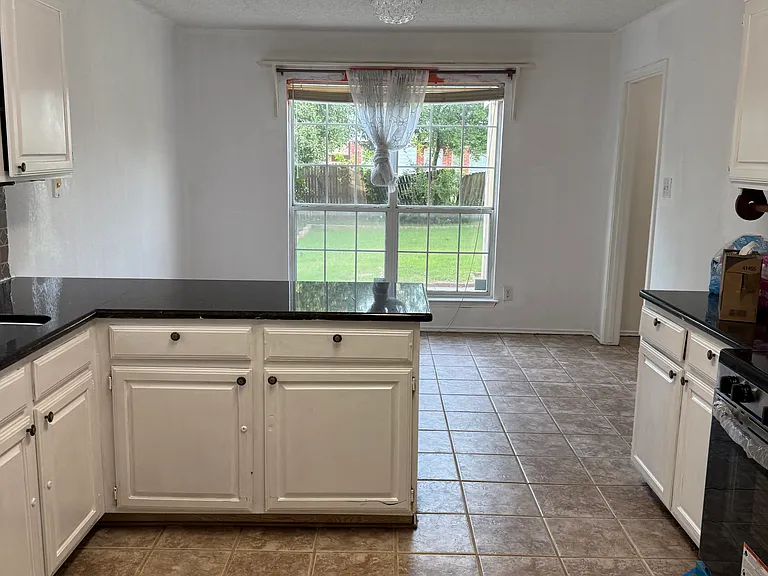 8617 Sabinas Trl — Photo 11
