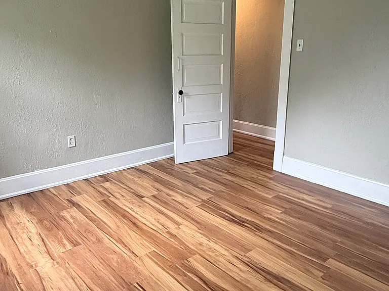 401-403 Highland Ave — Photo 16