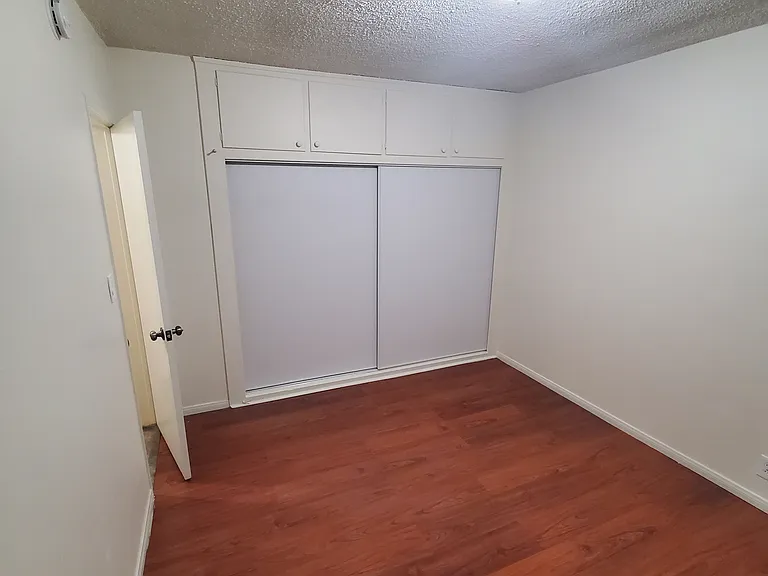 1325 E 7th St #10 — Photo 6