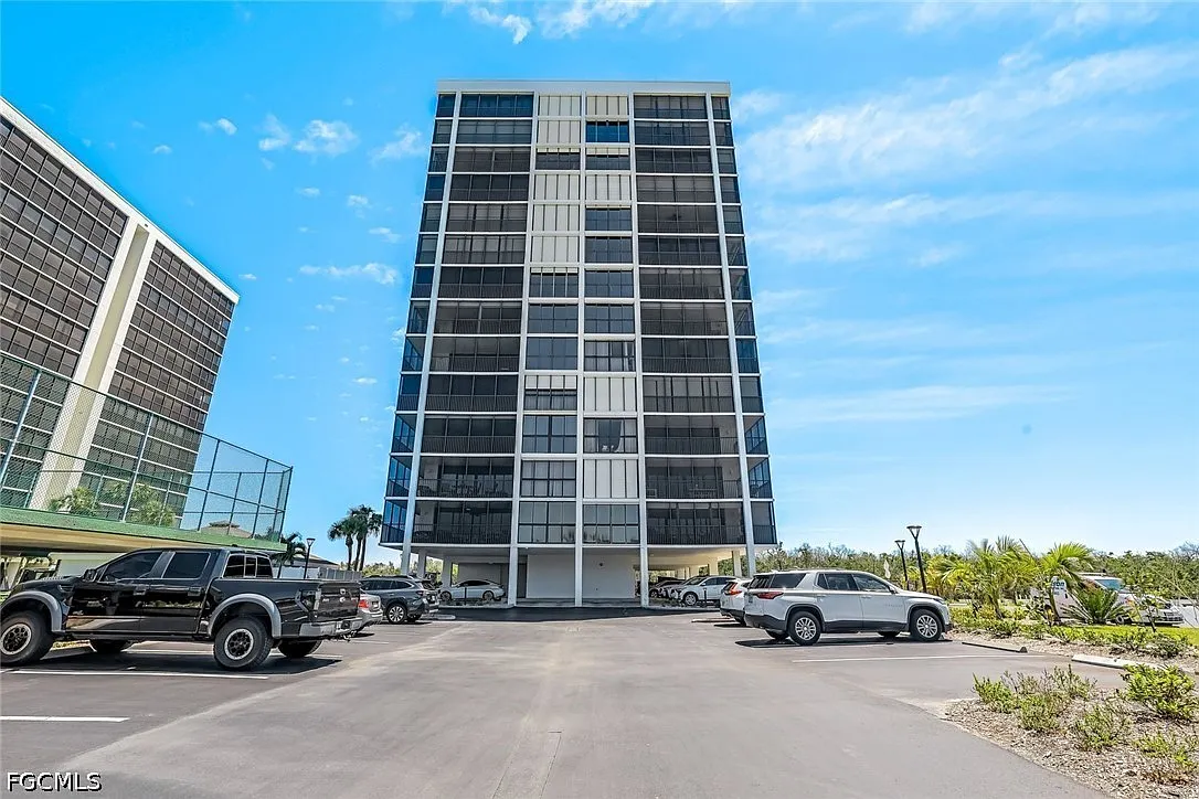 2 bed, 2.0 bath, 1345 sqft, $8,500 — Photo 3