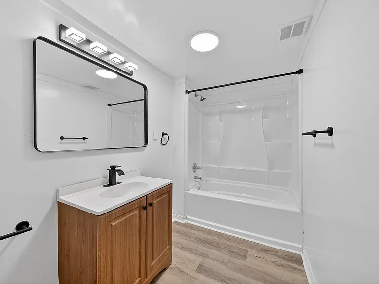 511 Brown St — Photo 29
