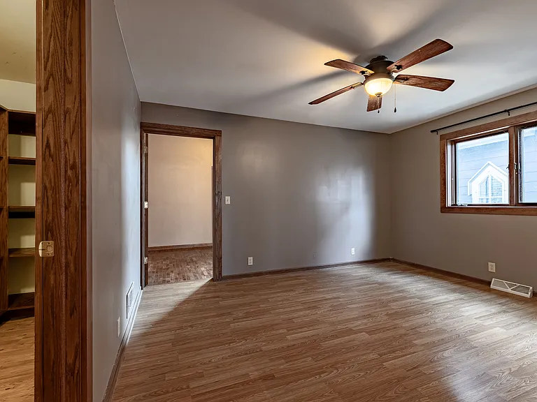2028 N Cambridge Ave — Photo 9