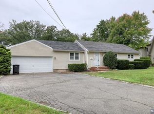 757 Reeder Rd, Paramus, NJ 07652