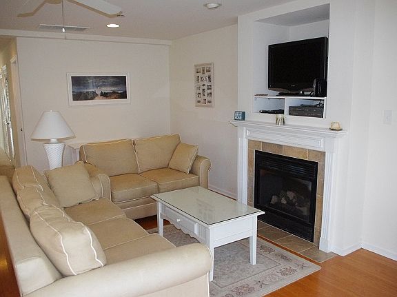 4th image of 832 Pennlyn Place