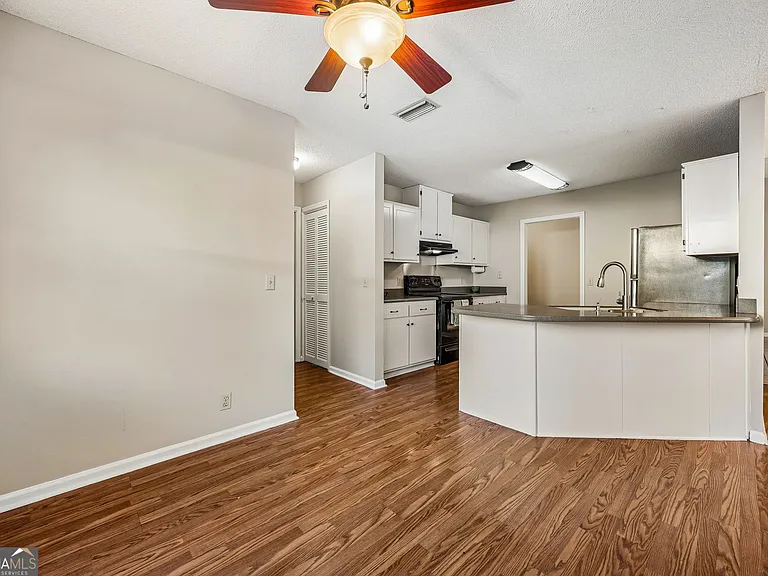 132 Woodvalley Dr — Photo 22