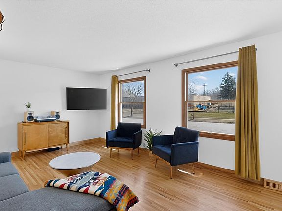 5th image of 2625 4th Ave NE