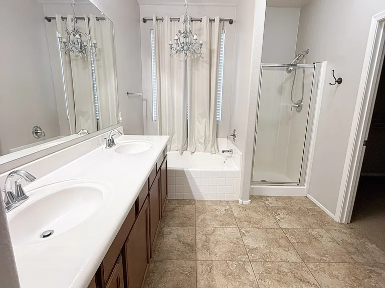 3916 E Kesler Ln — Photo 10