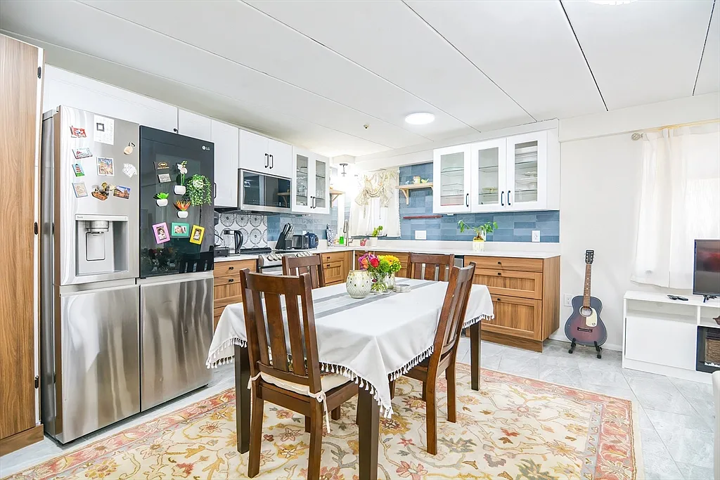 2 bed, 985 sqft, $3,800 — Photo 2