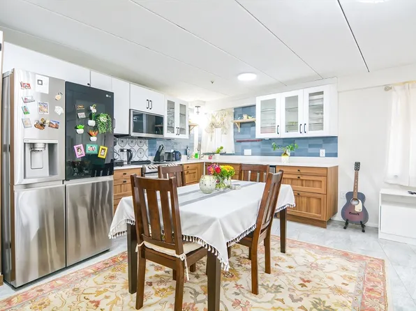 54 Concord Ave APT 102, Cambridge, MA 02138