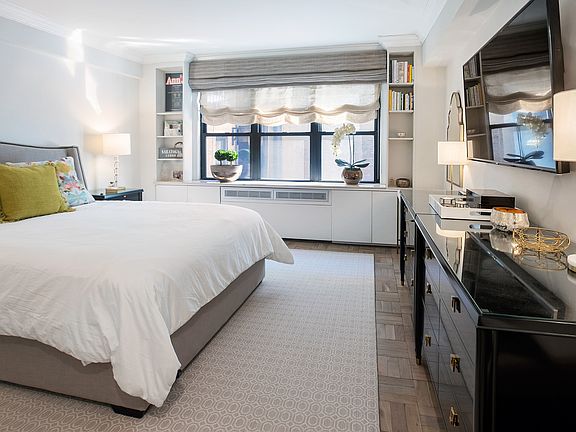 3rd image of 301 E 48th St APT 3J